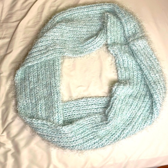 NEW Infinity Scarf - Picture 1 of 3